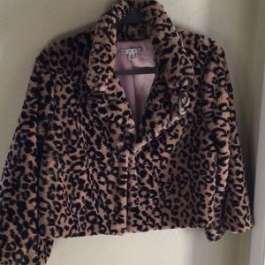 Very soft animal print cropped jacket